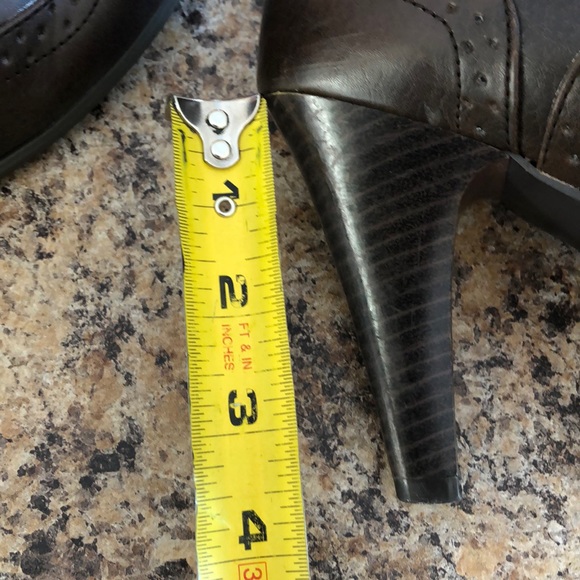 ‘Maurices’ brown high heel shoes - Picture 10 of 10